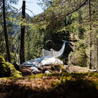 Hängebrücke Waldweg Innerferrera