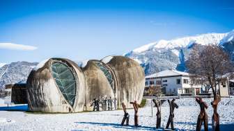 Die Steinkirche Cazis im Herbst
