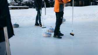 Das Curling-Natureisfeld Hüschera Splügen Das Curling-Natureisfeld Hüschera Splügen