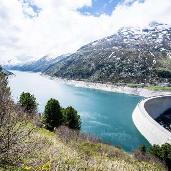 Staumauer und Stausee im Valle di Lei