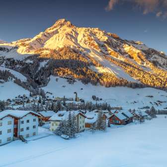 Sonnenaufgang im winterlichen Splügen