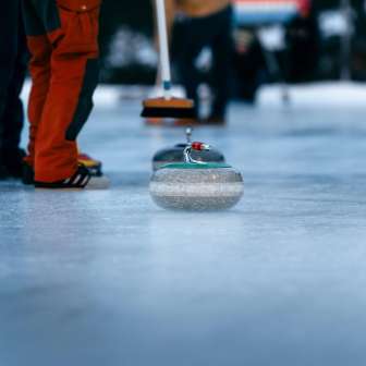 Egal ob Jung oder Alt – Curling macht echt Spass