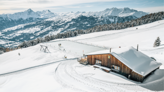 Die Alp Raguta mit Natureisfeld 