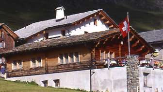 Die Pension Edelweiss in Juf im Winter Die Pension Edelweiss in Juf im Winter