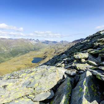 Unterer Schwarzsee über dem Madrisatal im Avers