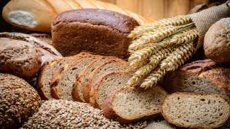 Grosse Brotauswahl im Stehcafé, Bäckerei & Konditorei Wagner's Cazis