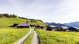 Obermutten im Sommer