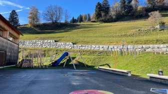 Spielplatz Schulhaus Sarn