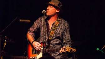 Konzert mit Jeb Rault & Band als Trio 