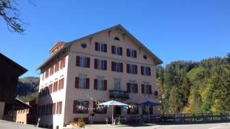 Das Restaurant Beverin im Sommer Das Restaurant Beverin im Sommer