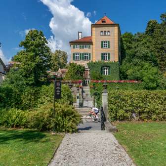 Das Schloss Schauenstein in Fürstenau vom Schlossgarten