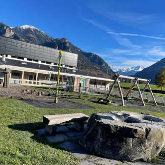 Spielplatz Schulhaus Quadra Cazis