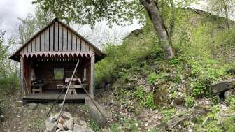 Tillahaus mit Ruine