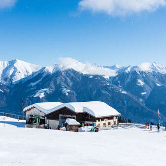 Die Älplibar Sarn am Heinzenberg mit Blick ins Domleschg