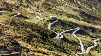Der Splügenpass mit seinen spektakulären Serpentinen Der Splügenpass mit seinen spektakulären Serpentinen