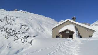 Die Zapporthütte SAC im Sommer