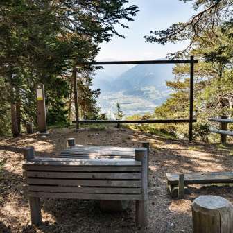 Aussichtspunkt und Feuerstelle Thusisblick Feldis