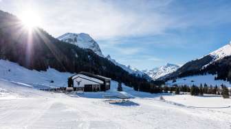 Das SELVO bei der Talstation der Bergbahnen Splügen-Tambo Das SELVO bei der Talstation der Bergbahnen Splügen-Tambo