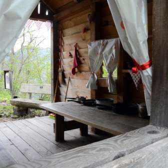 Tillahaus von aussen nach innen