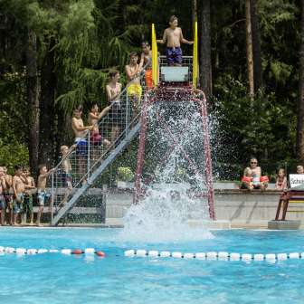 Das 3-Meter-Sprungbrett der Badi Thusis