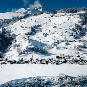 Donat mit Schamserberg und Piz Beverin im Winter