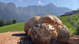 Urmein Brot backen mit Anna Hintergrund Piz Beverin