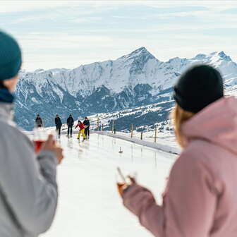 Eisstockschiessen auf dem Natureisfeld Alp Raguta