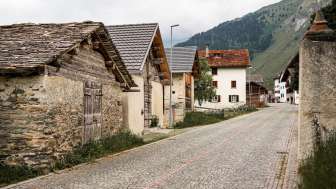 Nufenen Dorf