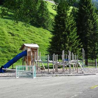 Spielplatz beim Schulhaus Splügen
