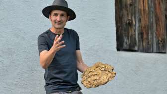 "Homo Humus"- Kuhfladenphilosophische Hoffnungsfunken "Homo Humus"- Kuhfladenphilosophische Hoffnungsfunken