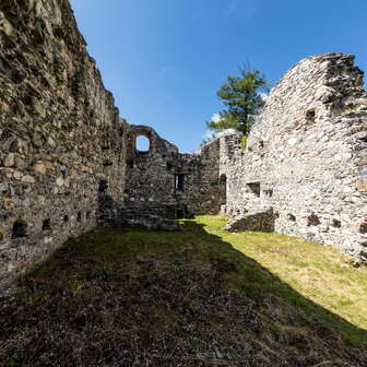 Burgruine Splügen von Innen