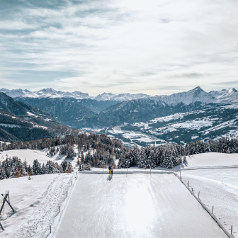 Atemberaubende Aussicht vom Eisfeld der Alp Raguta