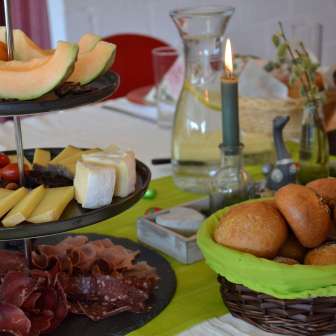 Zmorga im Garta Urmein Etagere