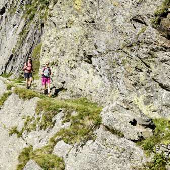 Wandern im Gelände mit Höhenschwindel und Höhenangst
