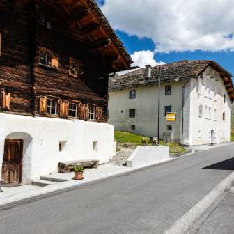 Avers Podestatenhaus im Sommer