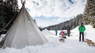 Das Tipi bei der Schlittelbar am Schamserberg